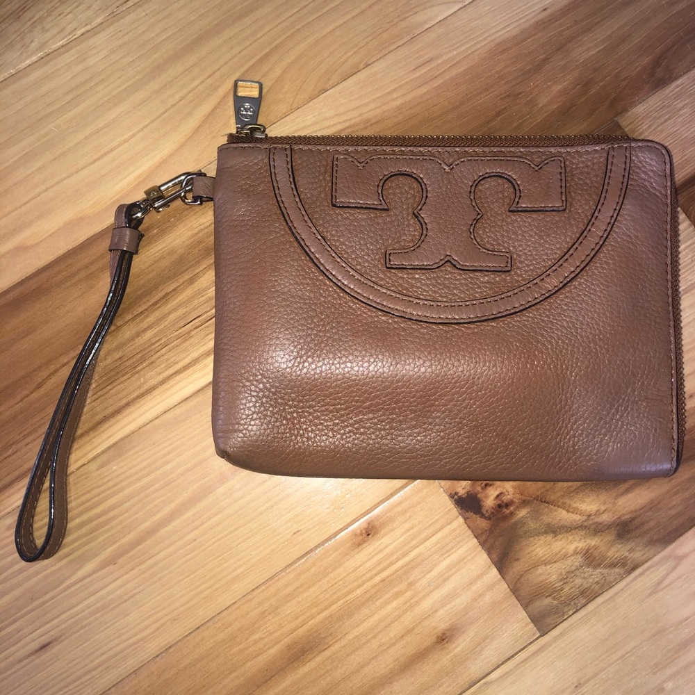 RARE 🦄 All T Large Wristlet